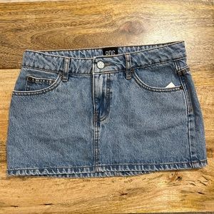 UO Denim Low-Rise Mini Skirt